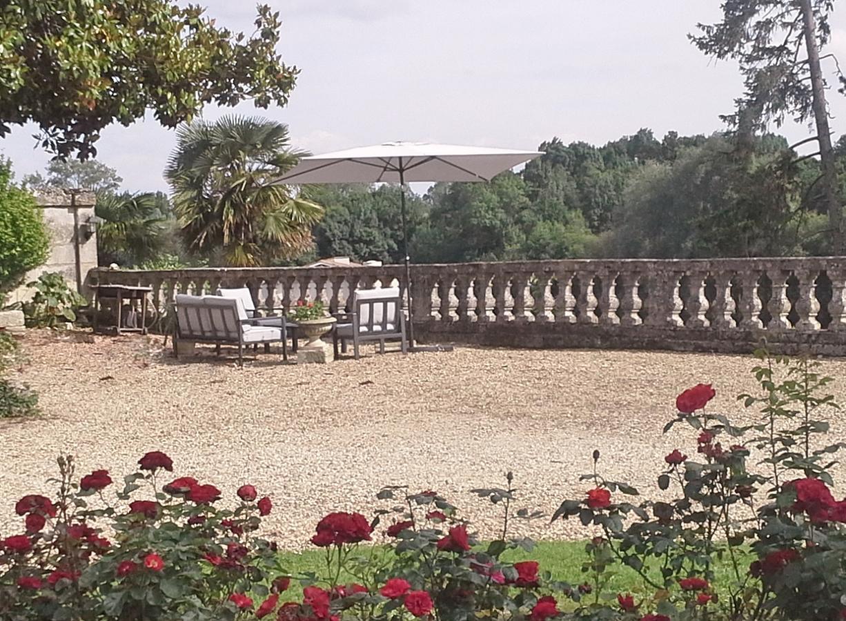 Bed and Breakfast Le Logis De Ruelle Экстерьер фото
